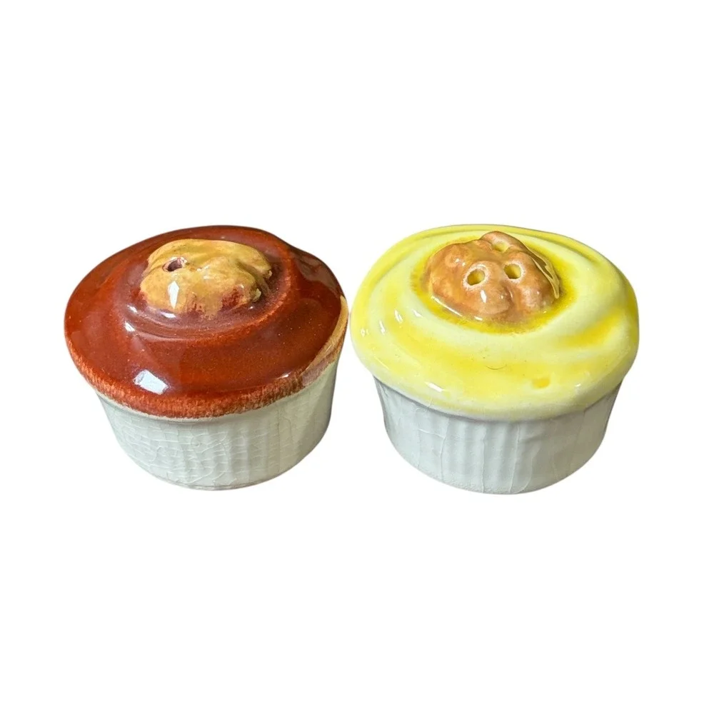 Cute Cupcake‎ Salt and Pepper Shakers Ceramic Dessert Sweet Treat Kitchen Decor